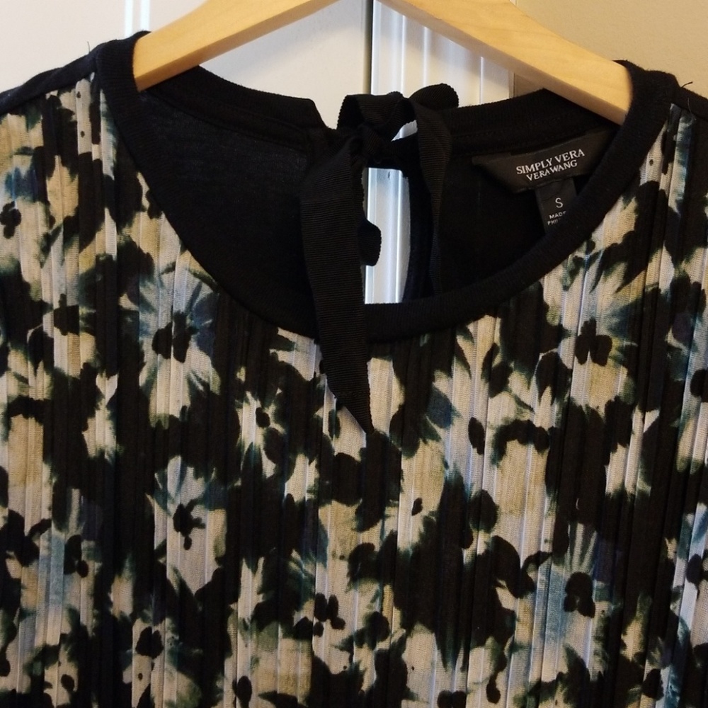 Top - Picture 2 of 2